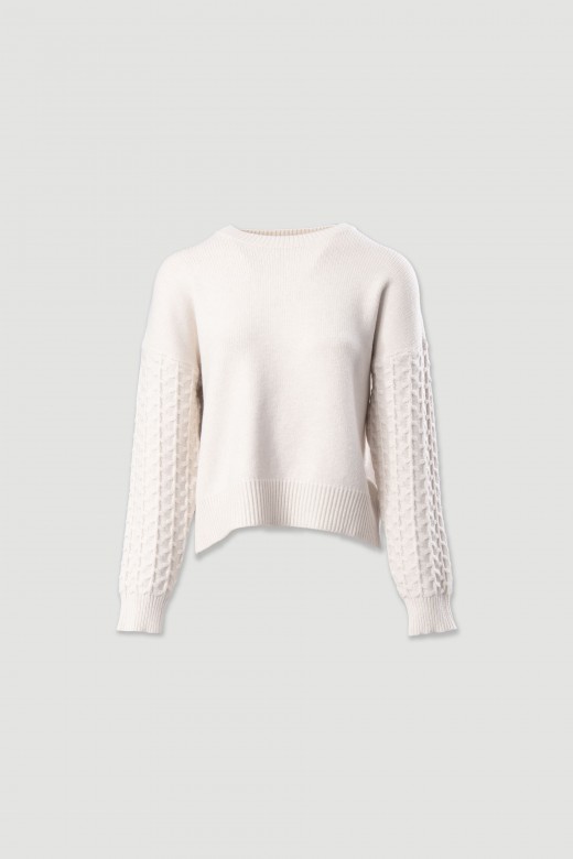Pull en tricot à manches travaillées Pull en tricot à manches travaillées