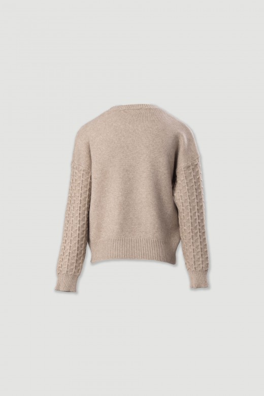 Pull en tricot  manches travailles