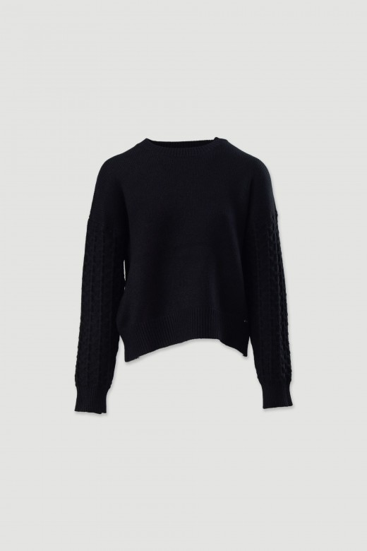 Pull en tricot à manches travaillées Pull en tricot à manches travaillées