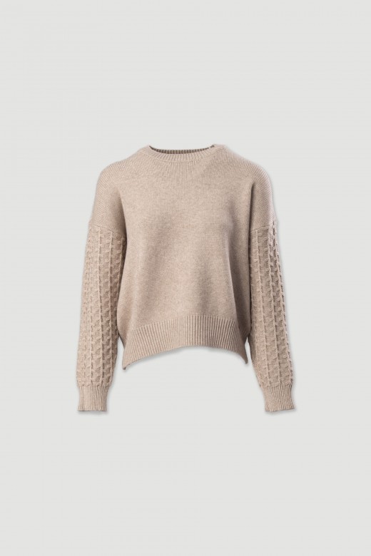 Pull en tricot  manches travailles