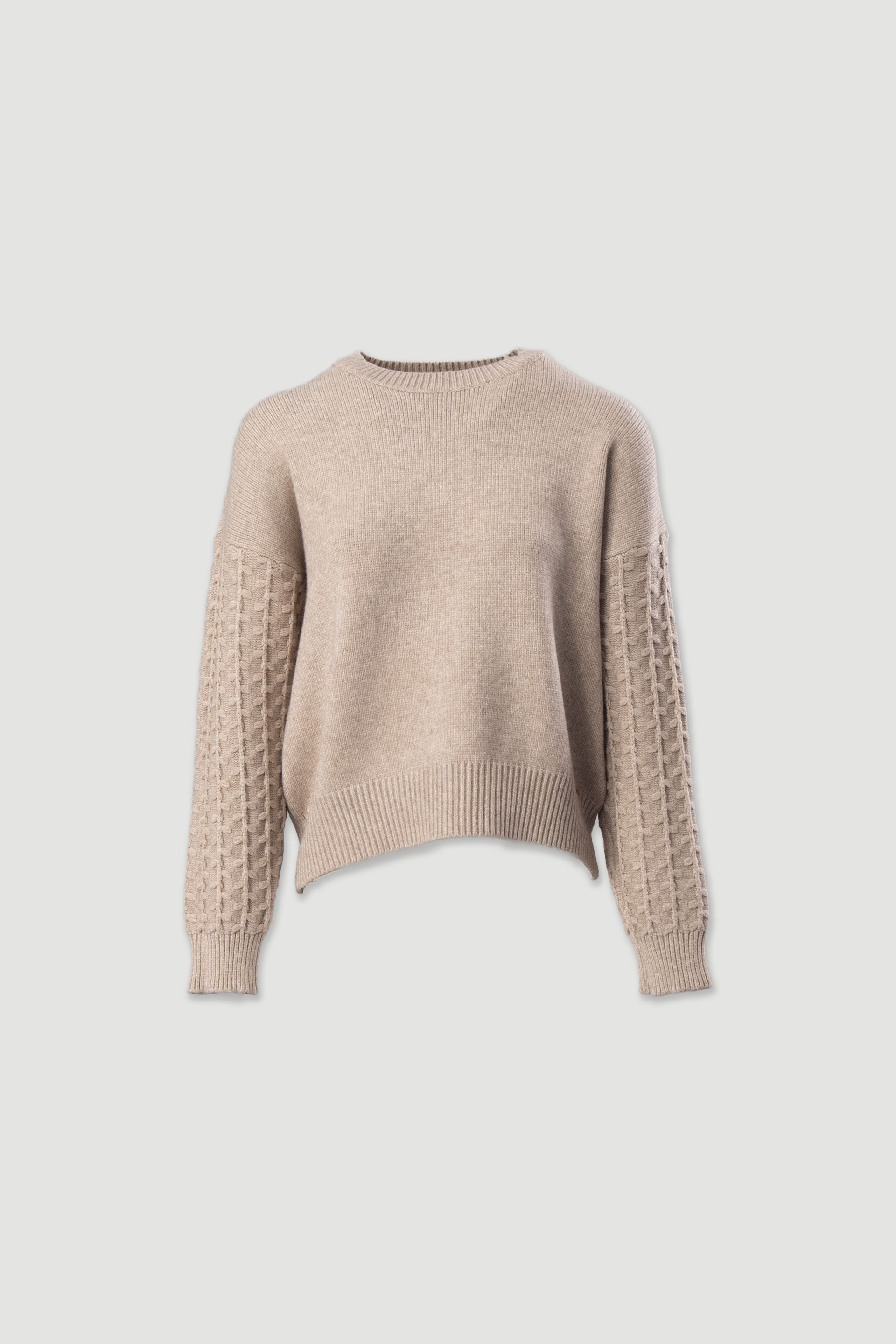 Pull en tricot à manches travaillées