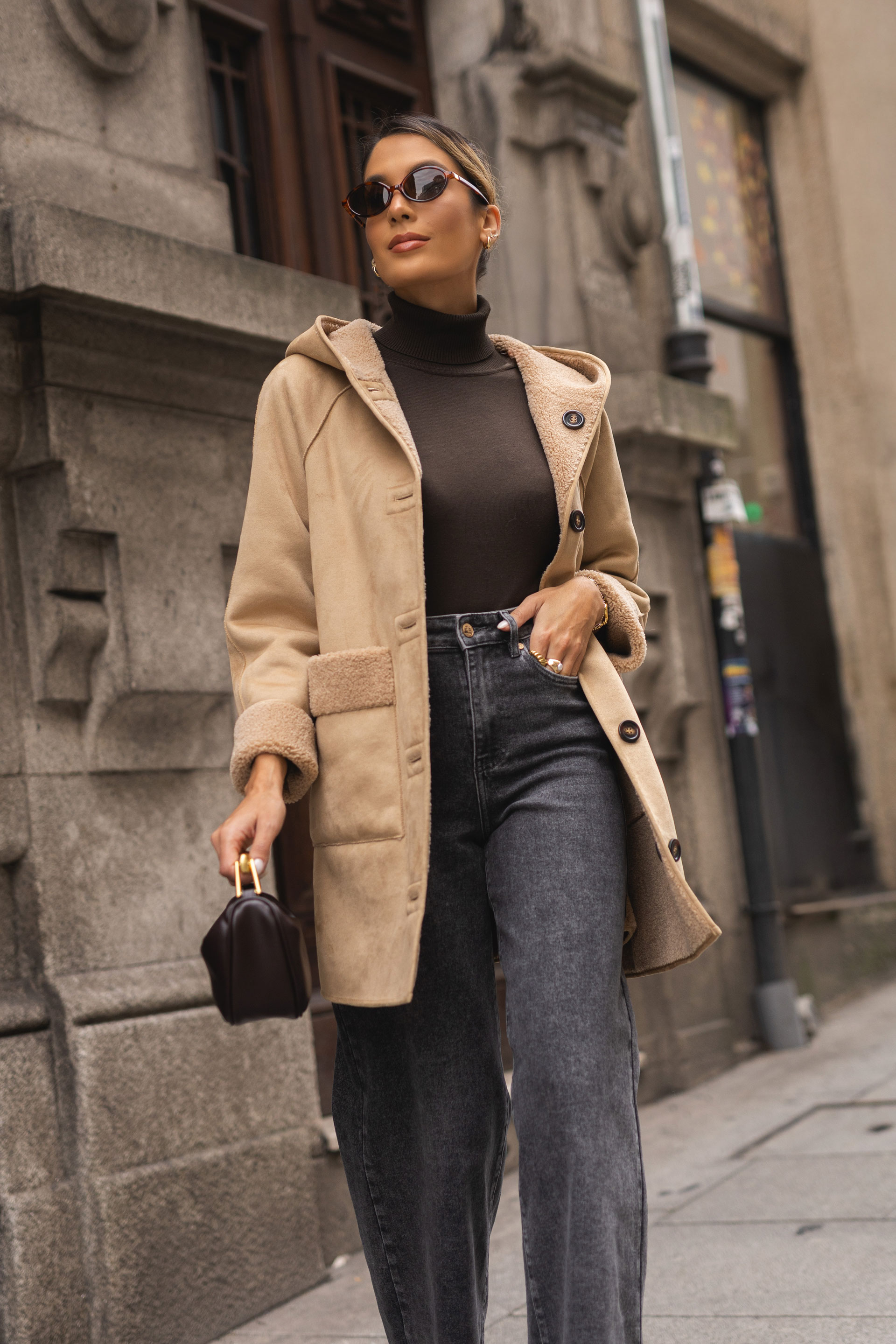 Abrigo reversible con capucha y efecto ante y borreguito