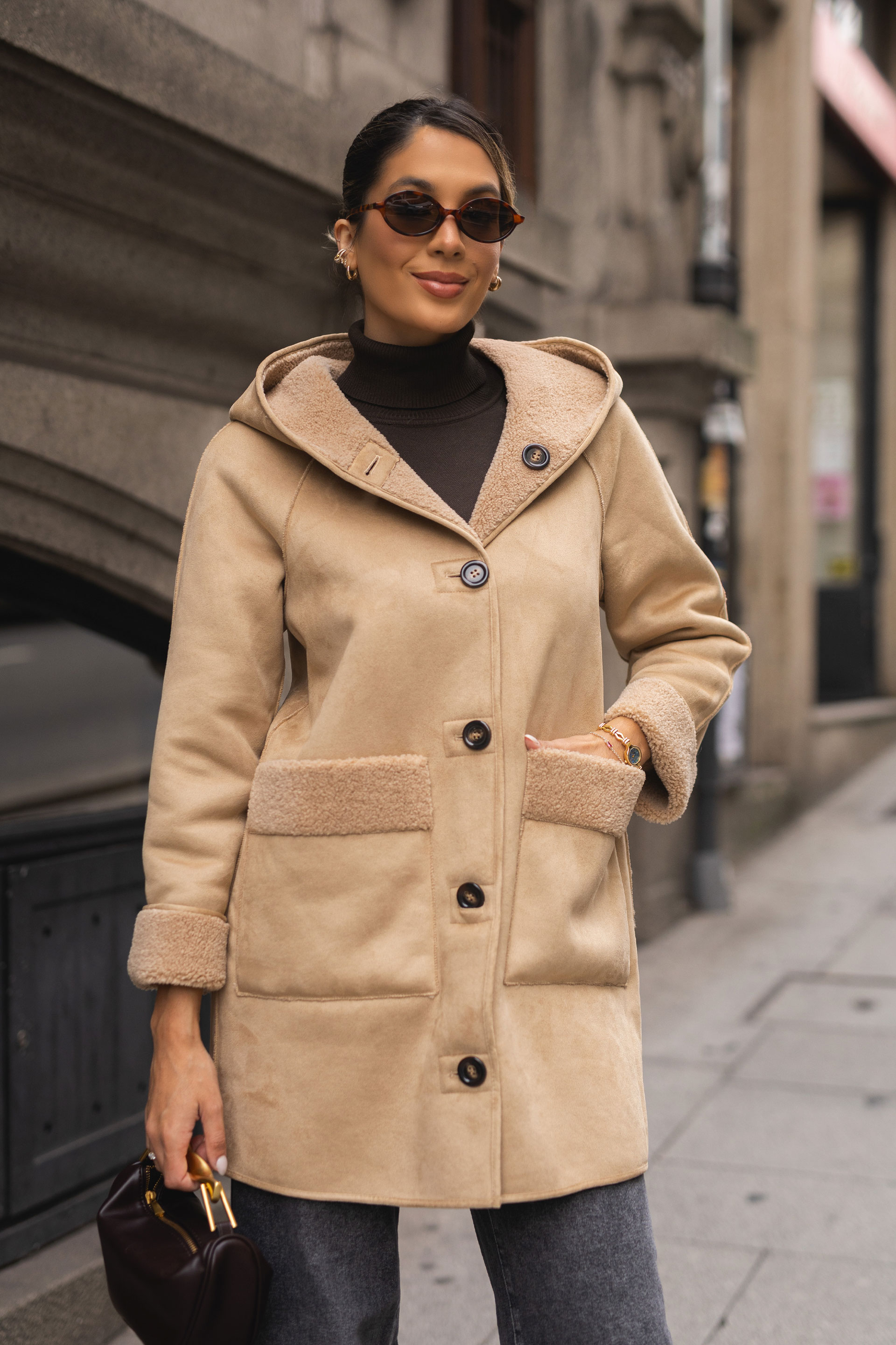 Abrigo reversible con capucha y efecto ante y borreguito