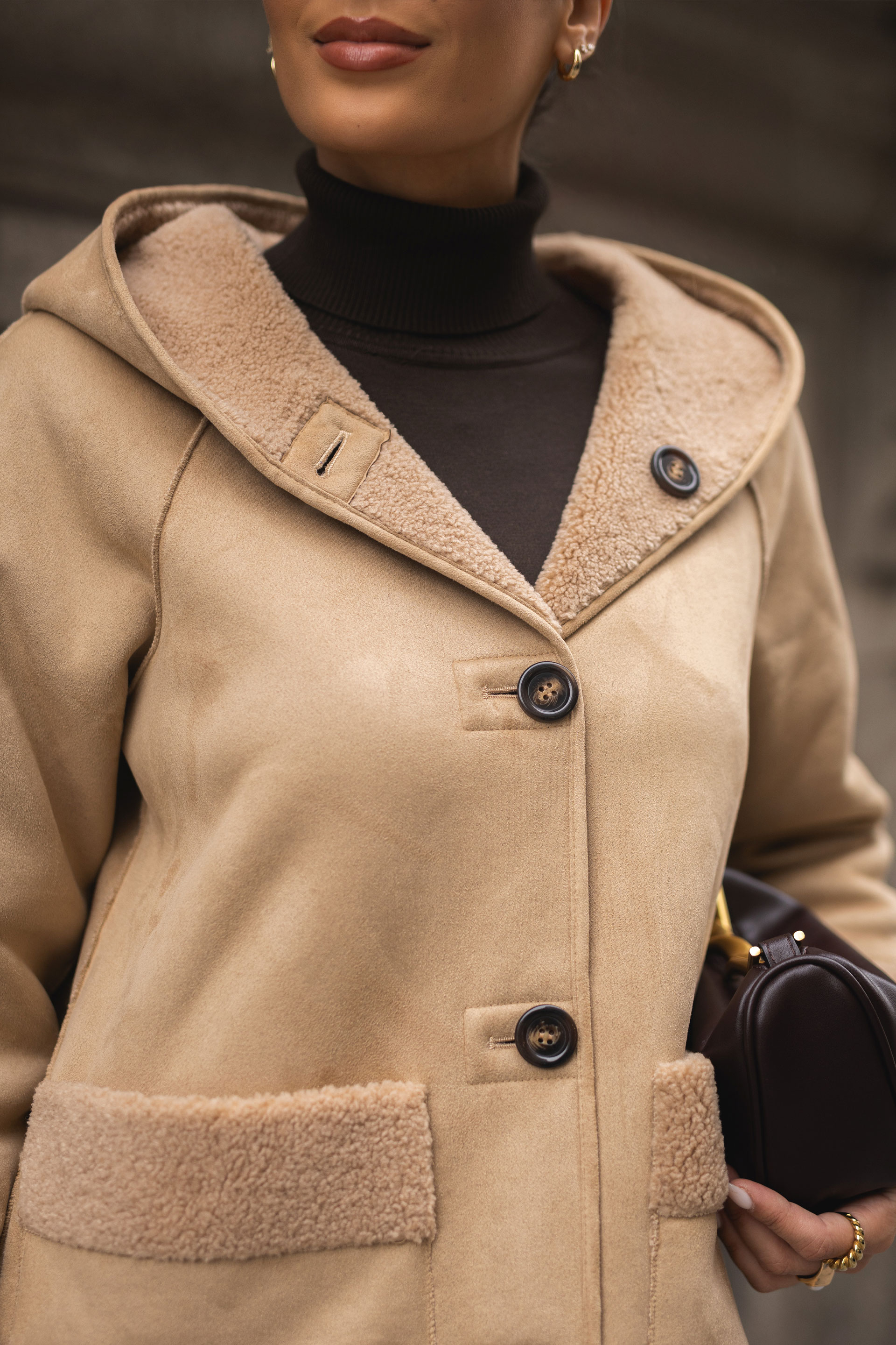 Abrigo reversible con capucha y efecto ante y borreguito