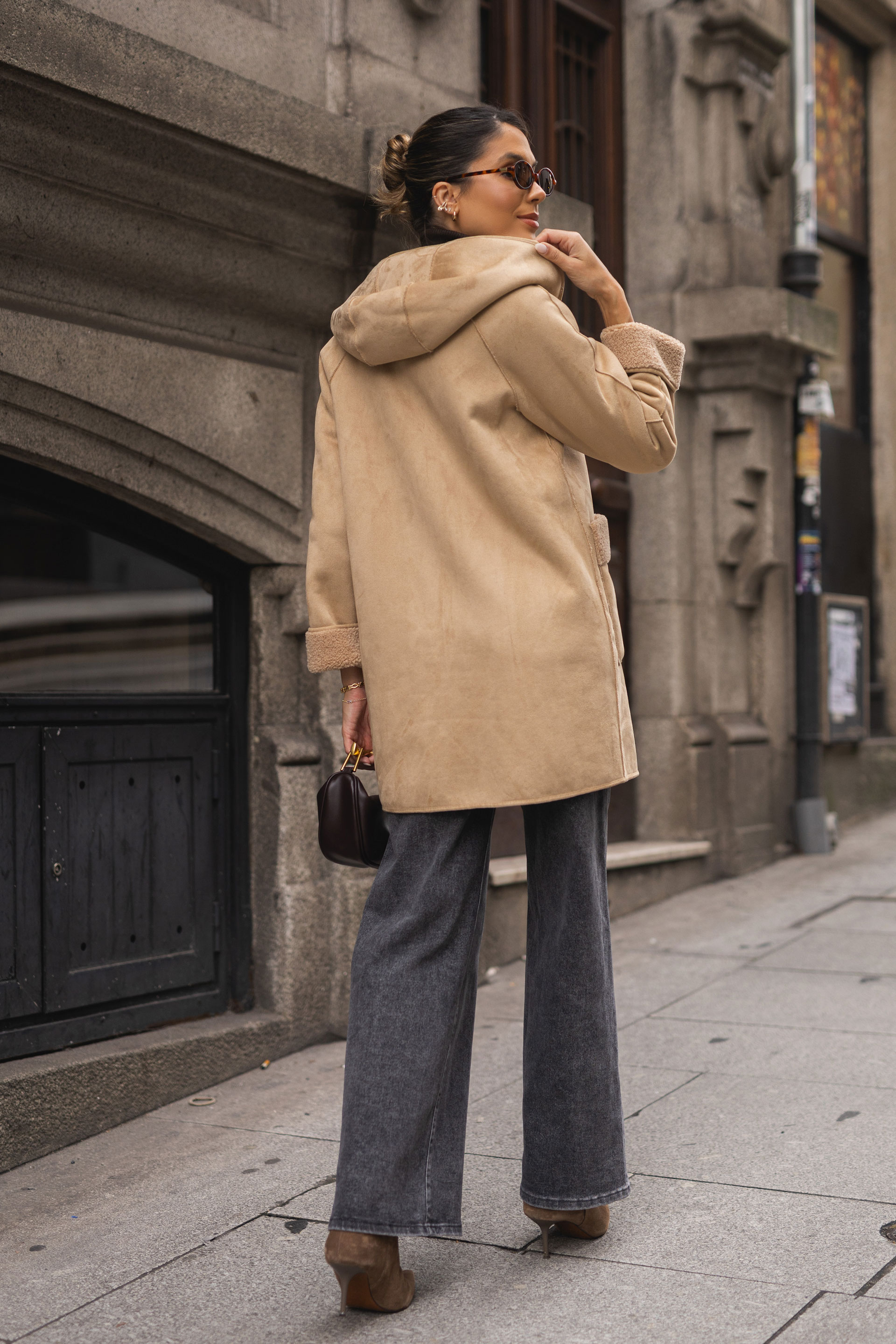 Abrigo reversible con capucha y efecto ante y borreguito