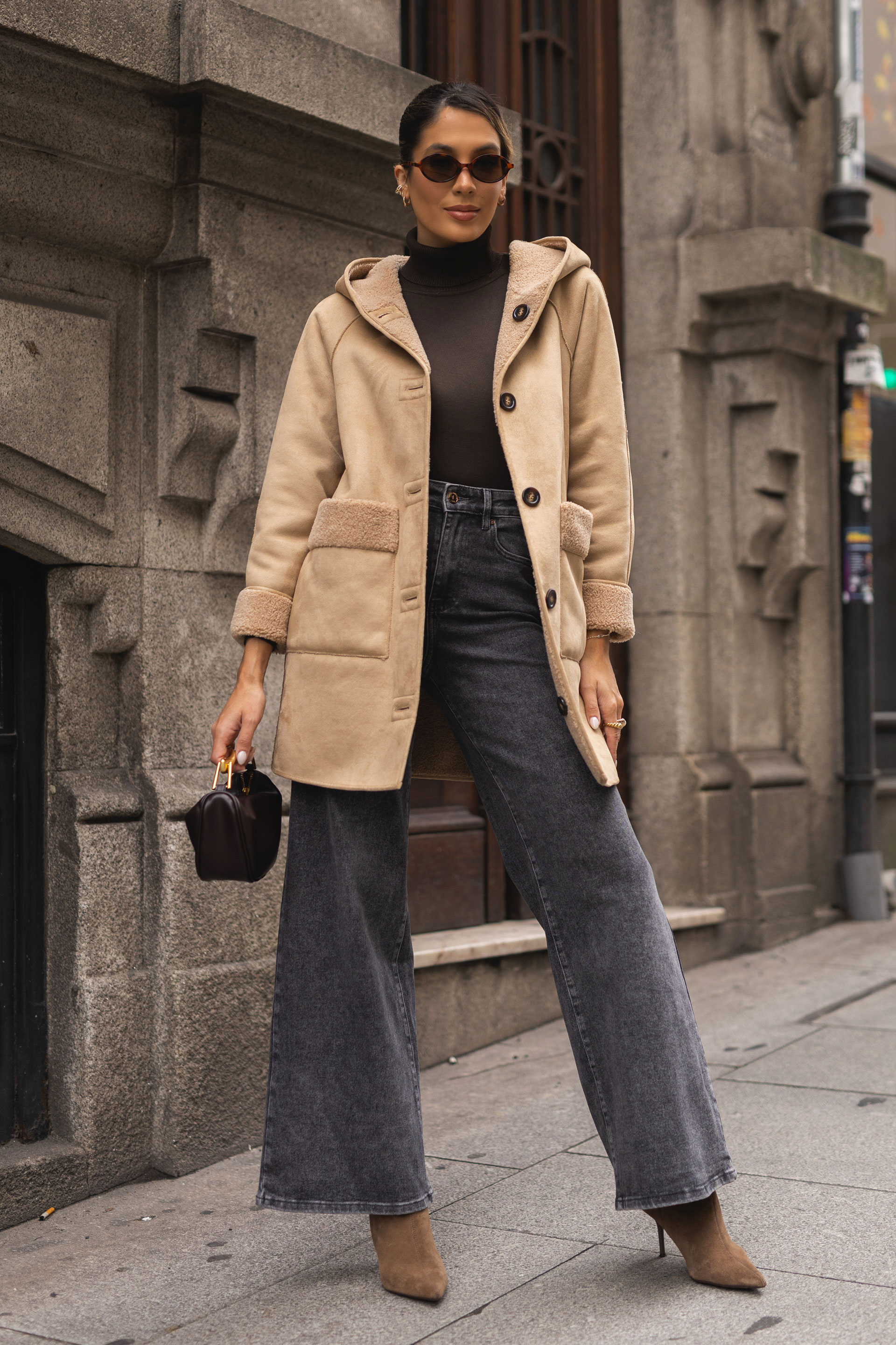 Abrigo reversible con capucha y efecto ante y borreguito