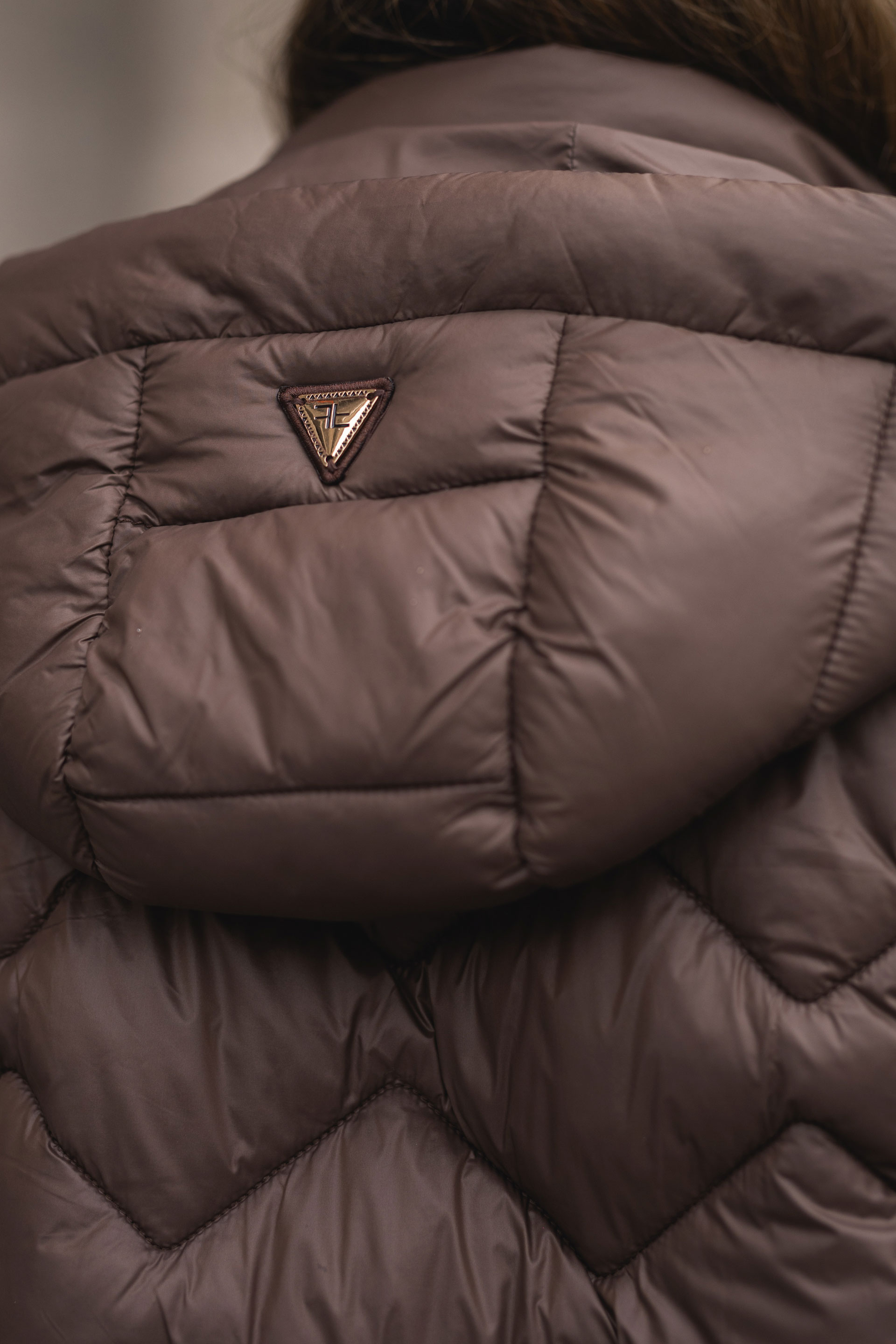 Parka acolchoada personalizada com capuz