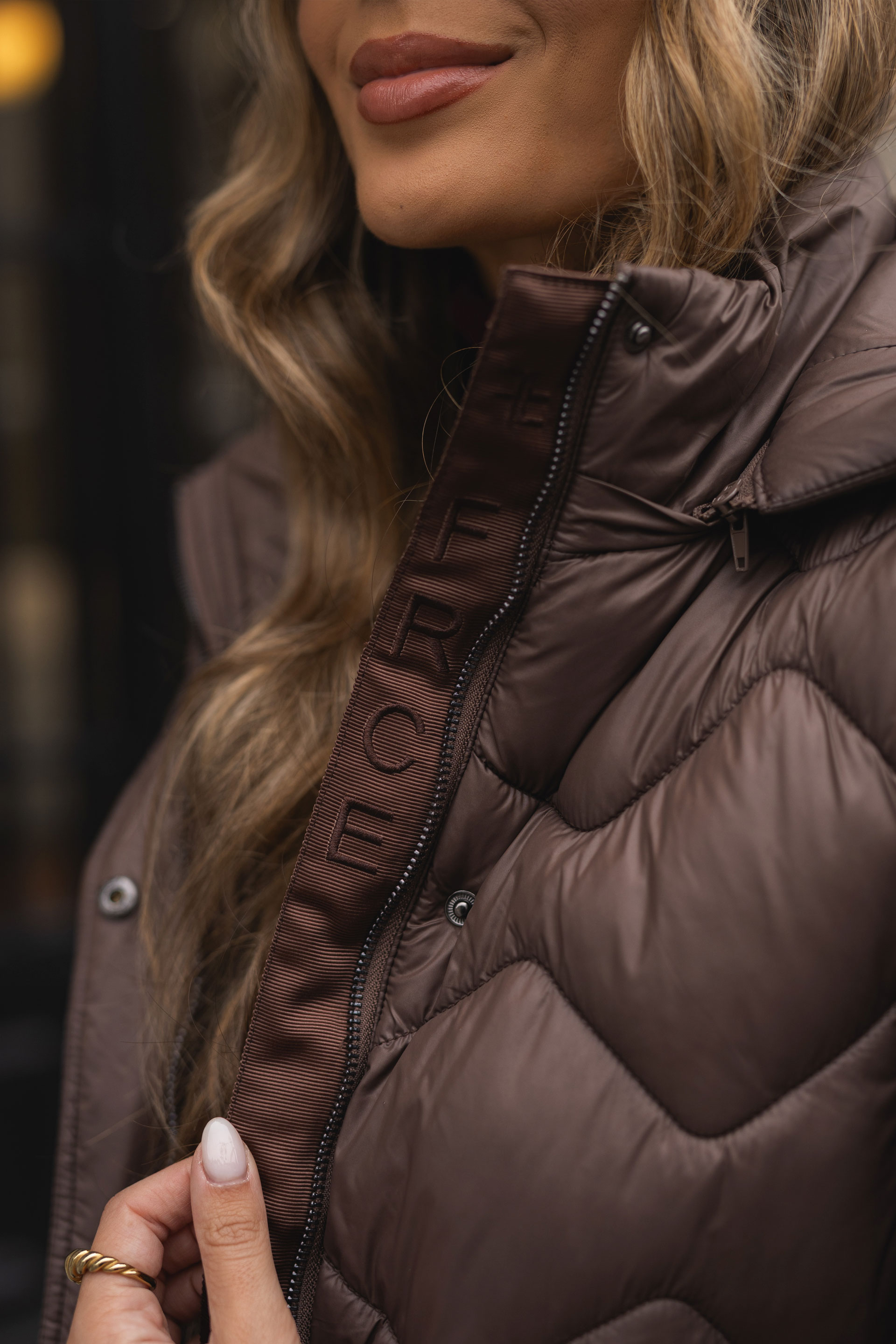 Parka acolchoada personalizada com capuz