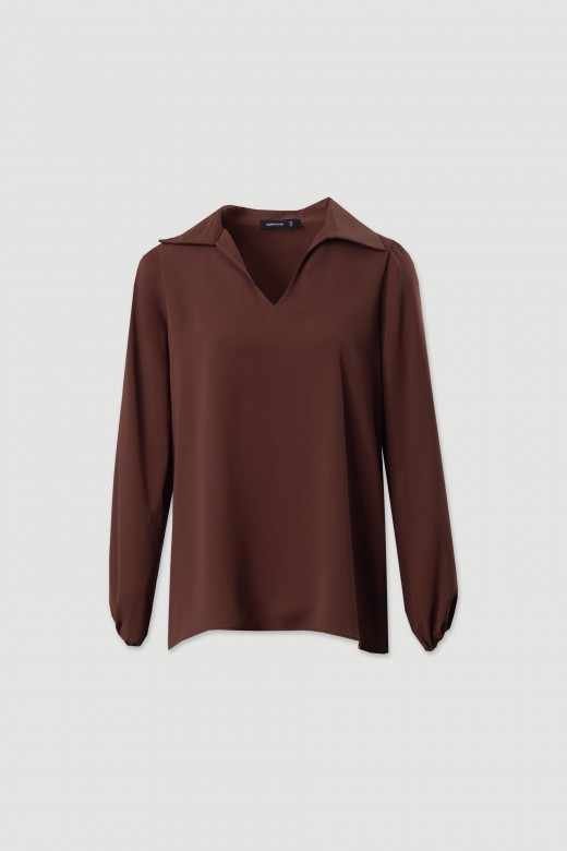 Blusa con escote en v y cuello Blusa con escote en v y cuello