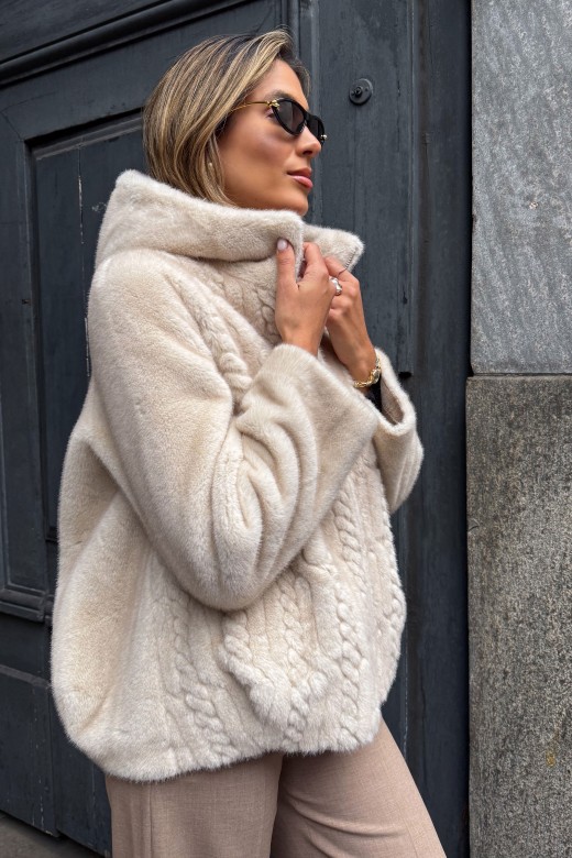 Casaco de plo com efeito entranado