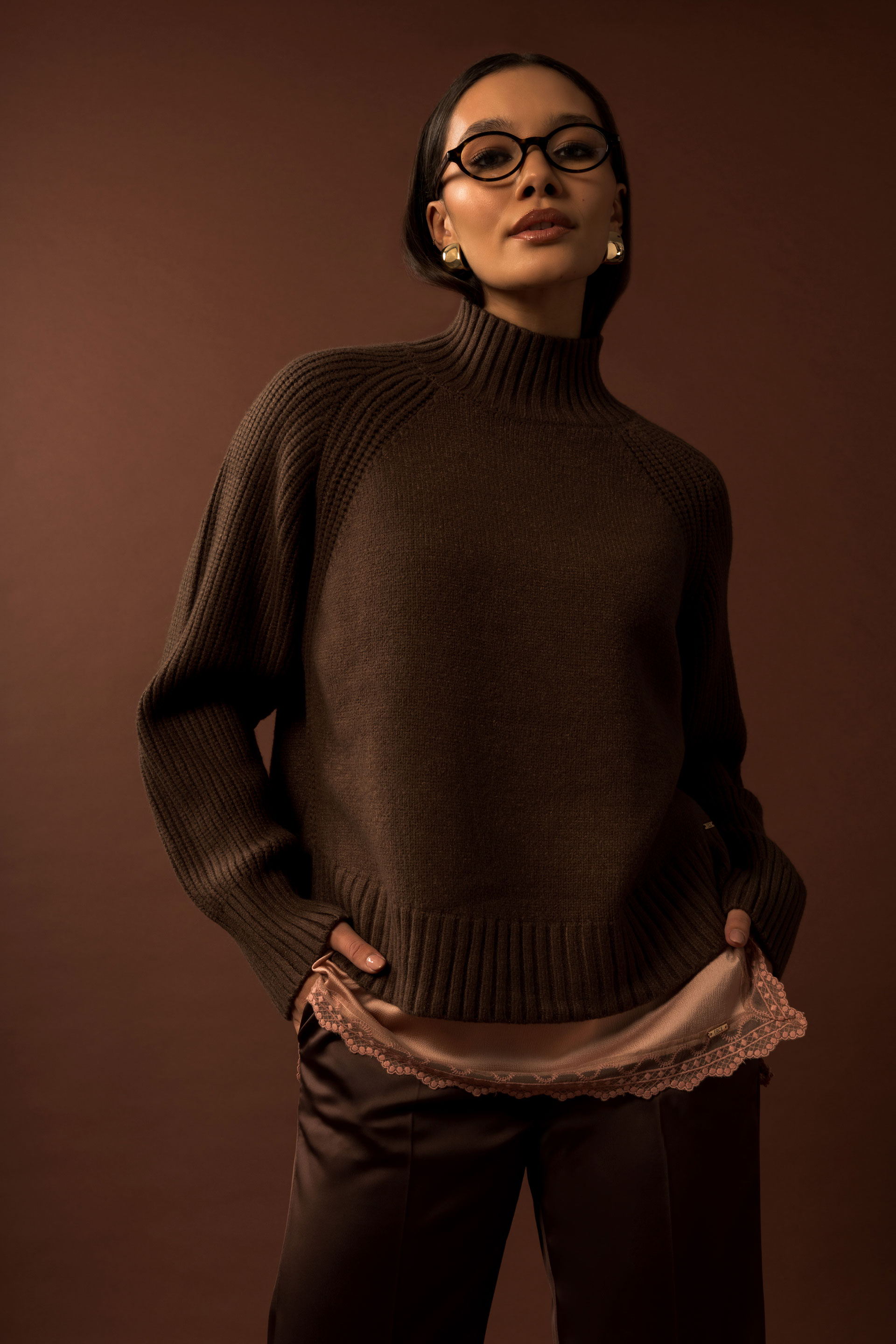 Camisola de malha canelada com gola alta