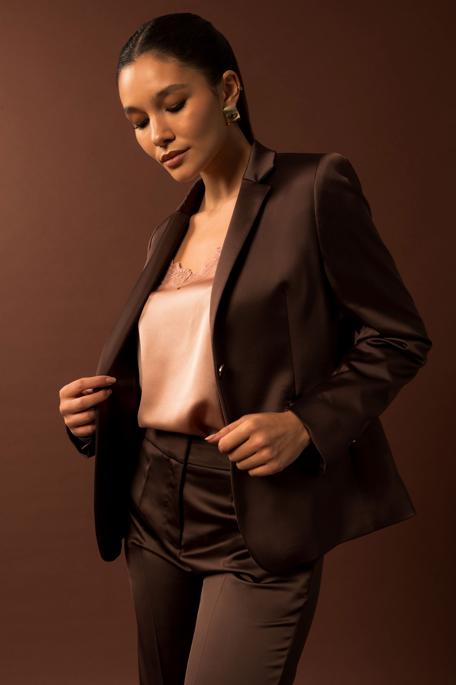 Blazer clássico cintado acetinado