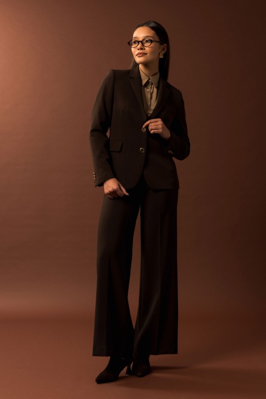 Blazer classique de tailleur avec boutons métalliques Blazer classique de tailleur avec boutons métalliques