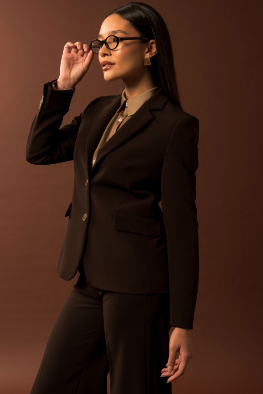 Blazer classique de tailleur avec boutons métalliques Blazer classique de tailleur avec boutons métalliques