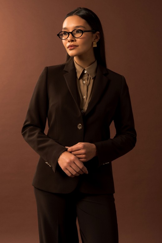 Blazer classique de tailleur avec boutons métalliques Blazer classique de tailleur avec boutons métalliques