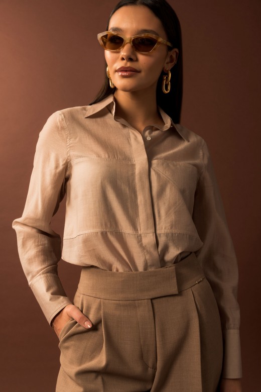 Blouse en lyocell avec détail de tissu double sur le devant Blouse en lyocell avec détail de tissu double sur le devant