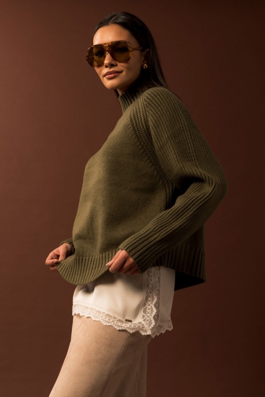 Camisola de malha canelada com gola alta Camisola de malha canelada com gola alta