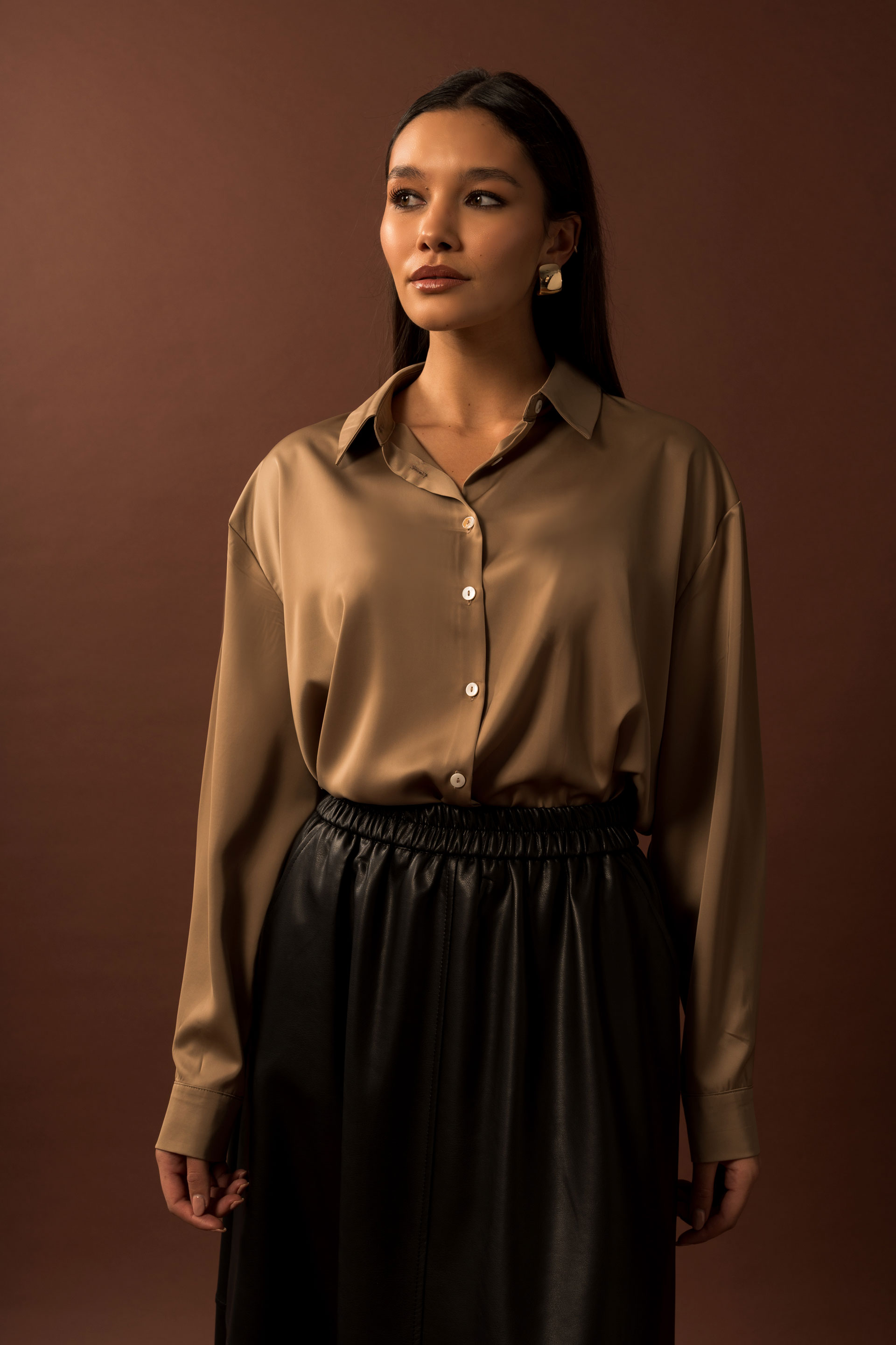 Chemise satinée à boutons