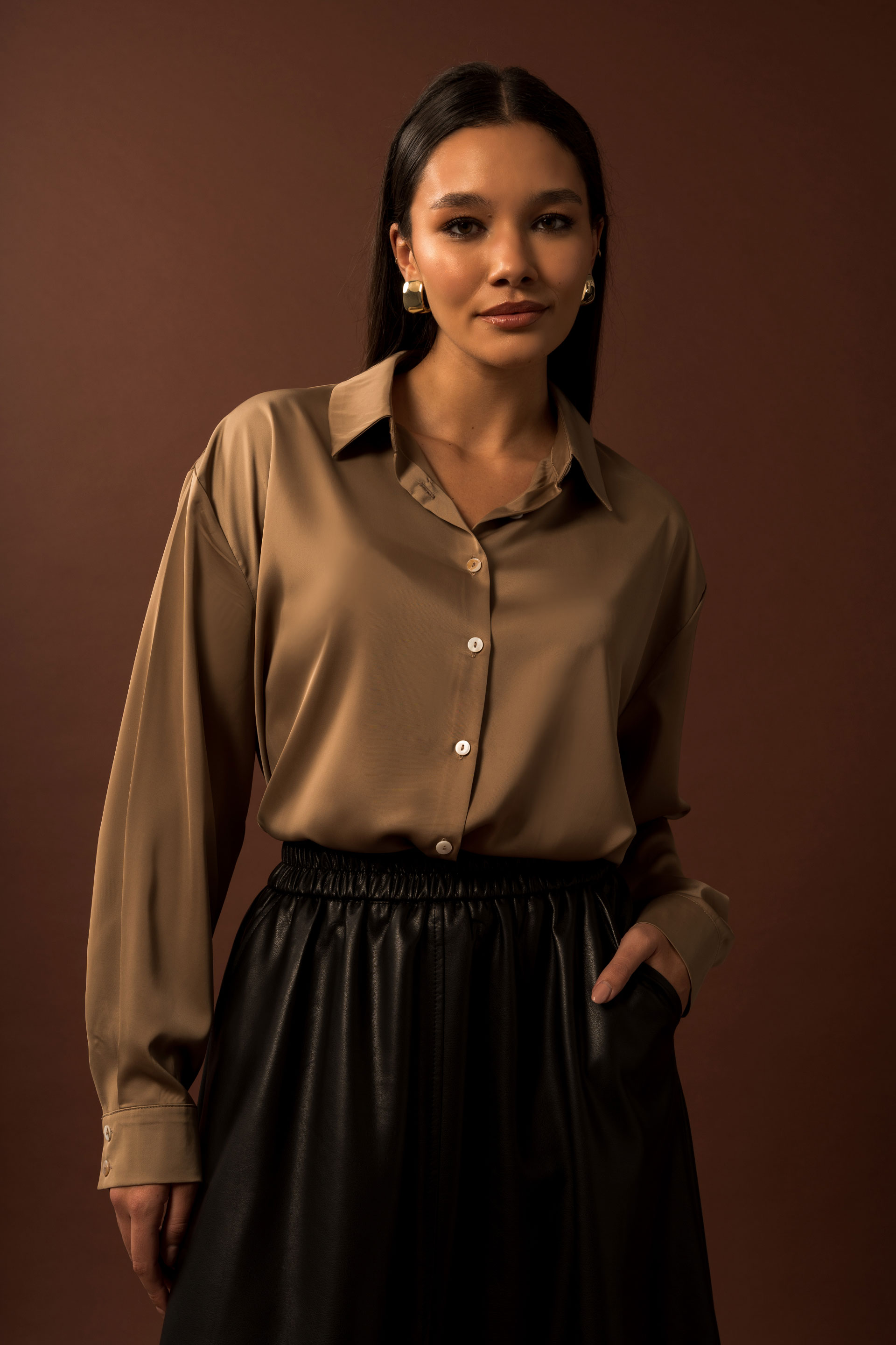 Chemise satinée à boutons