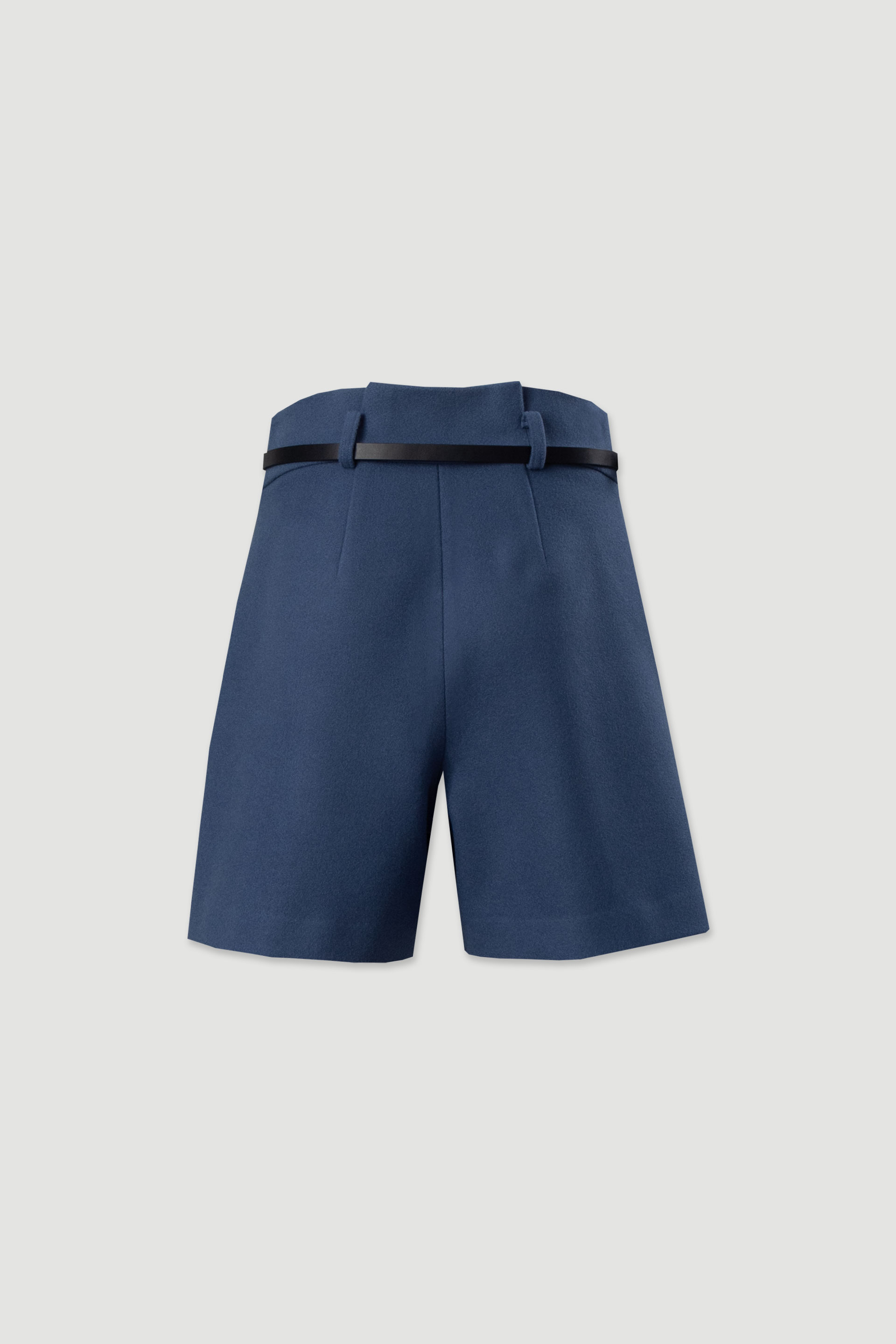 Calção curto com cinto