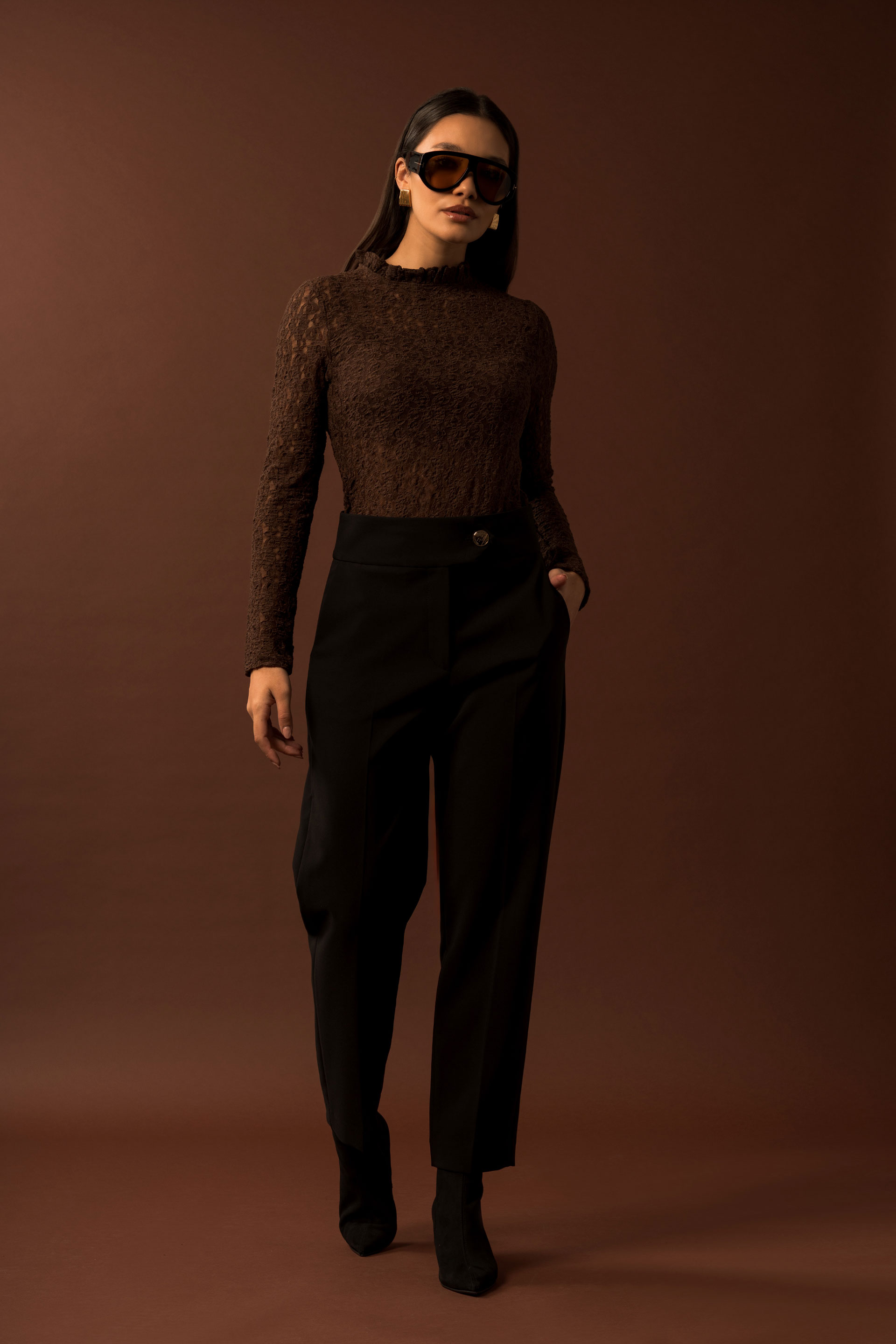 Calça clássica com cós cruzado