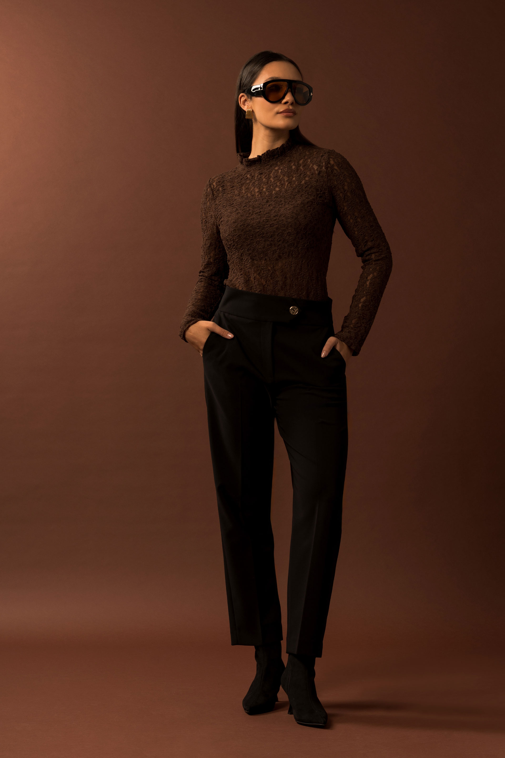 Calça clássica com cós cruzado