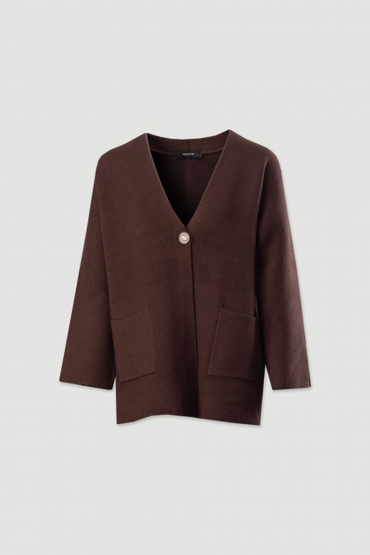 Knit jacket with personalized button Knit jacket with personalized button