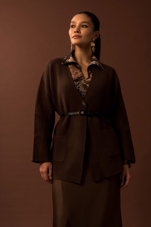 Knit jacket with personalized button Knit jacket with personalized button