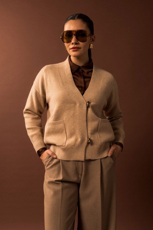 Casaco de malha com bolsos frontais Casaco de malha com bolsos frontais