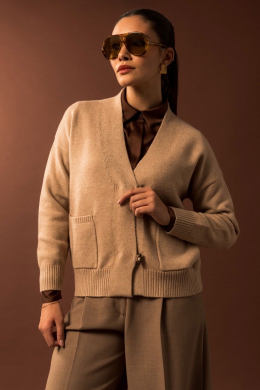 Casaco de malha com bolsos frontais Casaco de malha com bolsos frontais