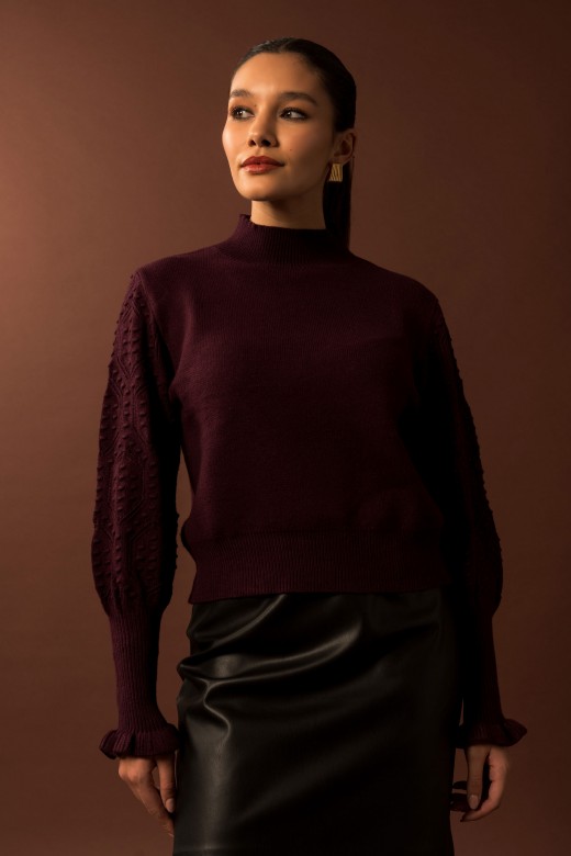 Camisola de malha com mangas trabalhadas Camisola de malha com mangas trabalhadas