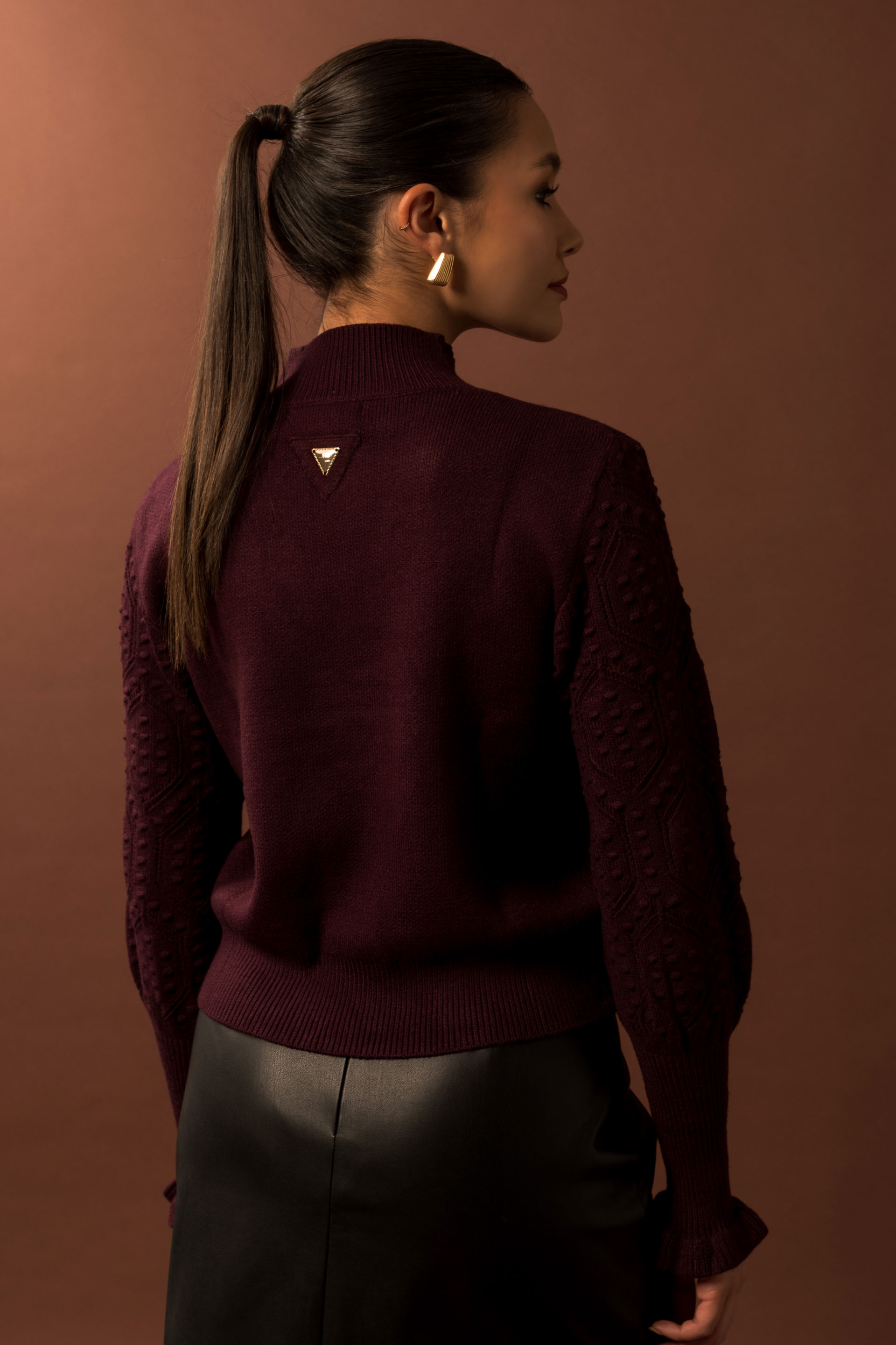 Camisola de malha com mangas trabalhadas