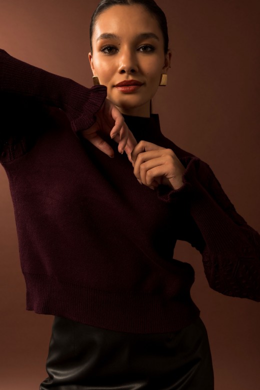 Camisola de malha com mangas trabalhadas