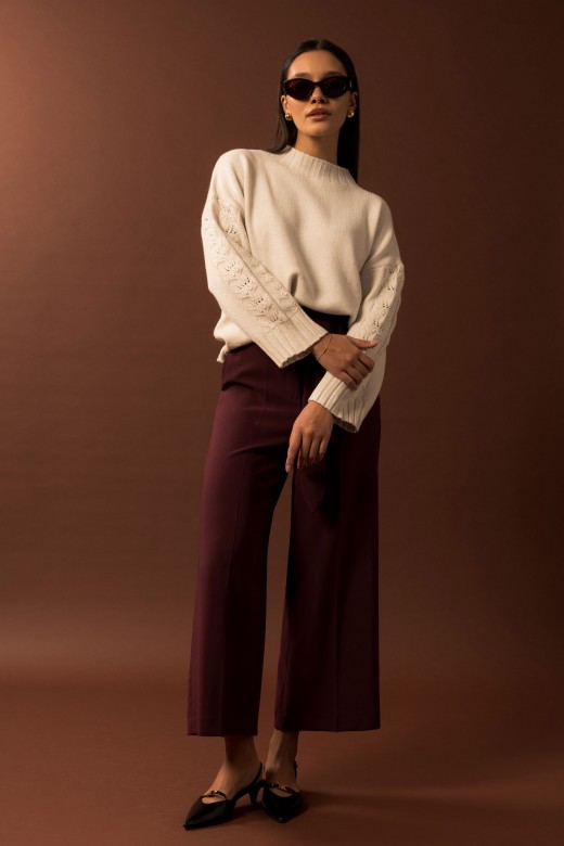 Jersey de punto con detalle calado en las mangas Jersey de punto con detalle calado en las mangas