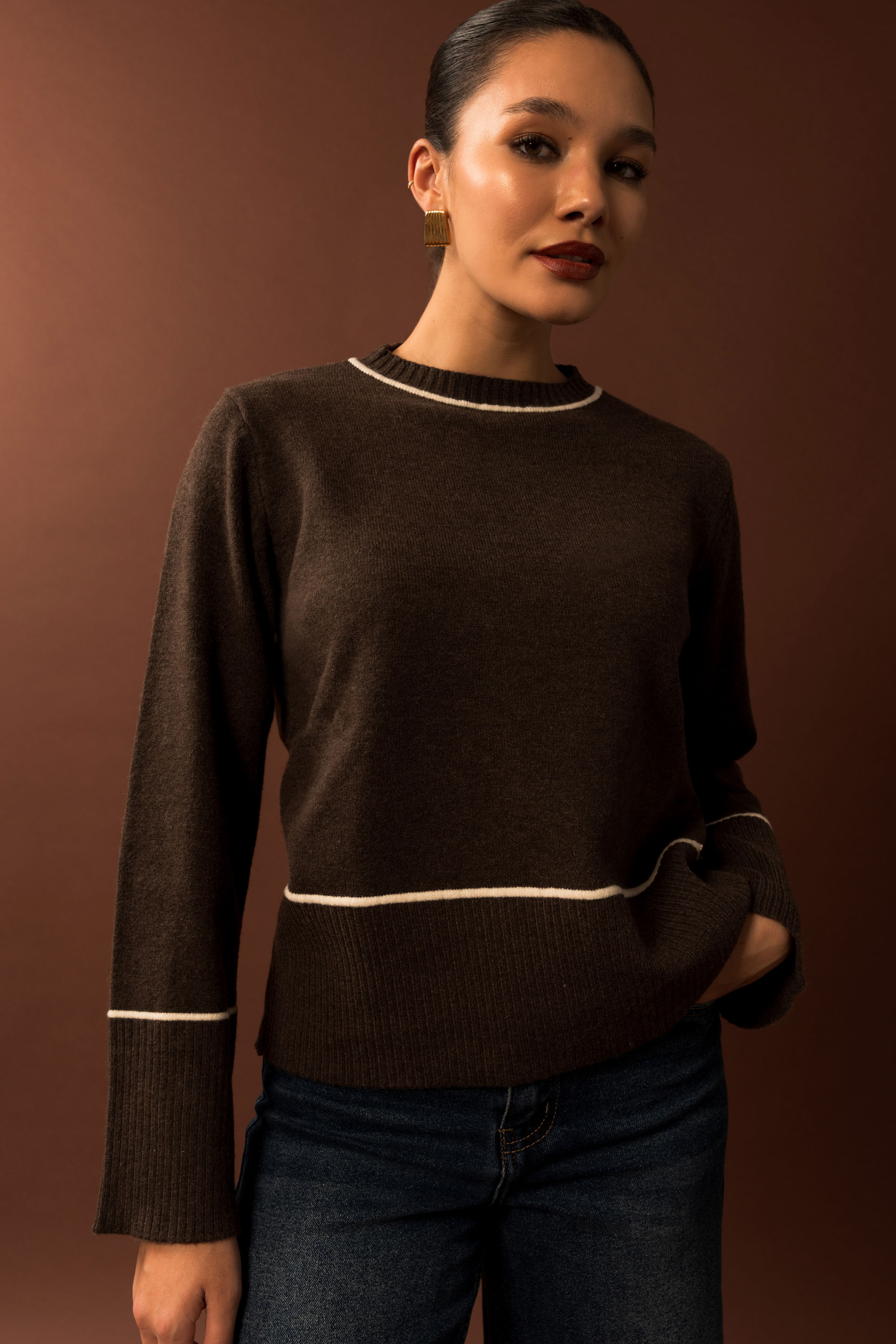 Jersey de punto con detalles de rayas en contraste