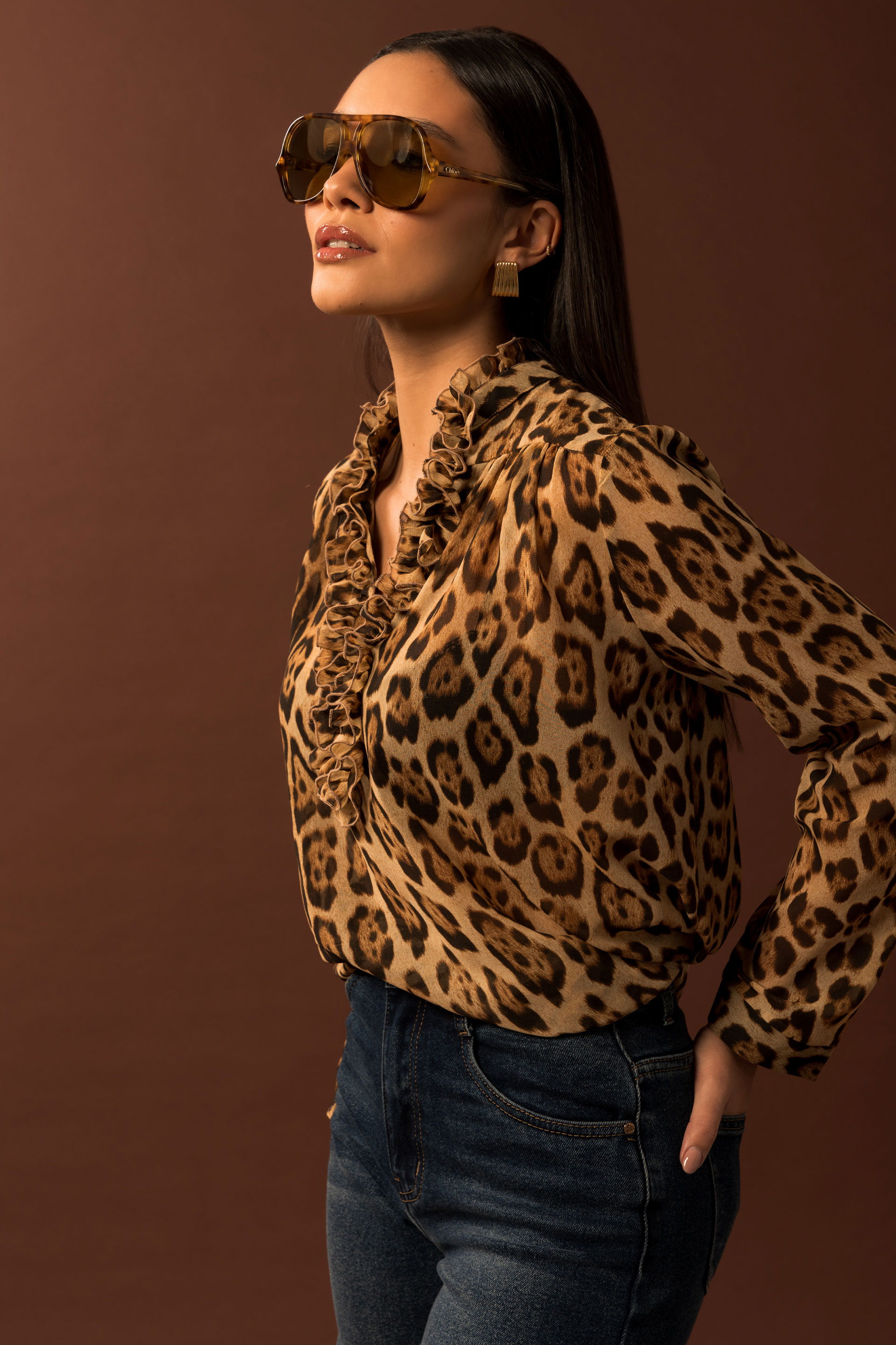 Túnica fluida estampada animal print com folhos