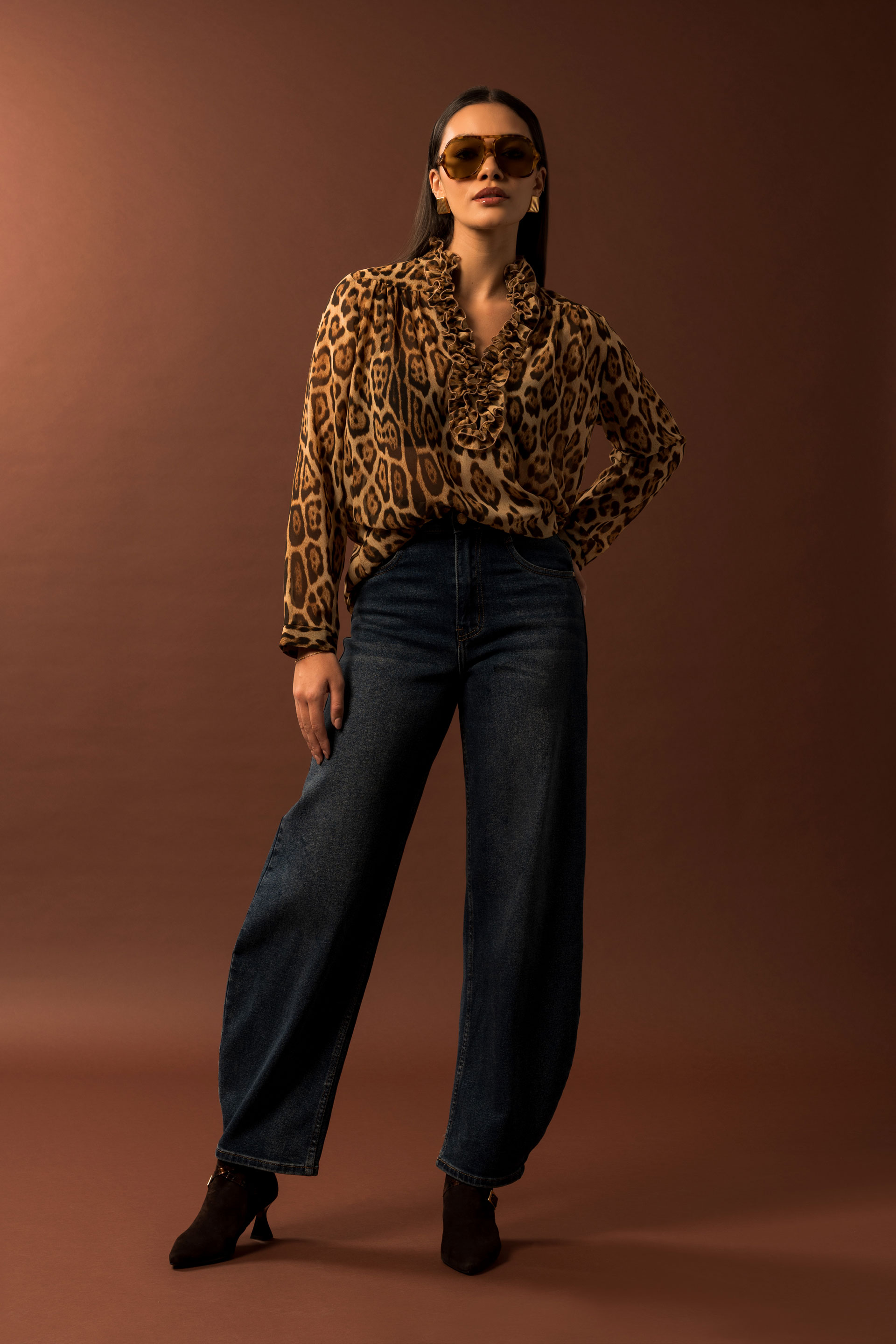 Túnica fluida estampada animal print con volantes