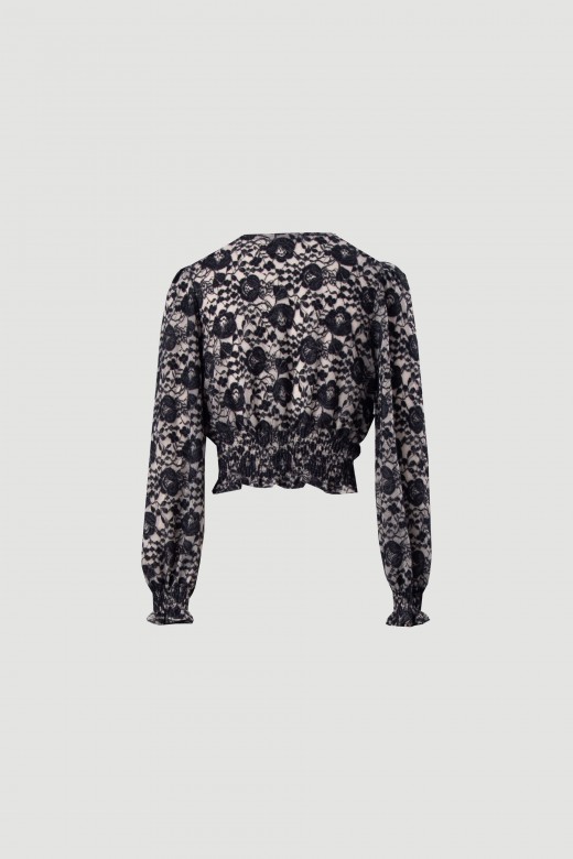 Top con detalle floral y nudo frontal Top con detalle floral y nudo frontal