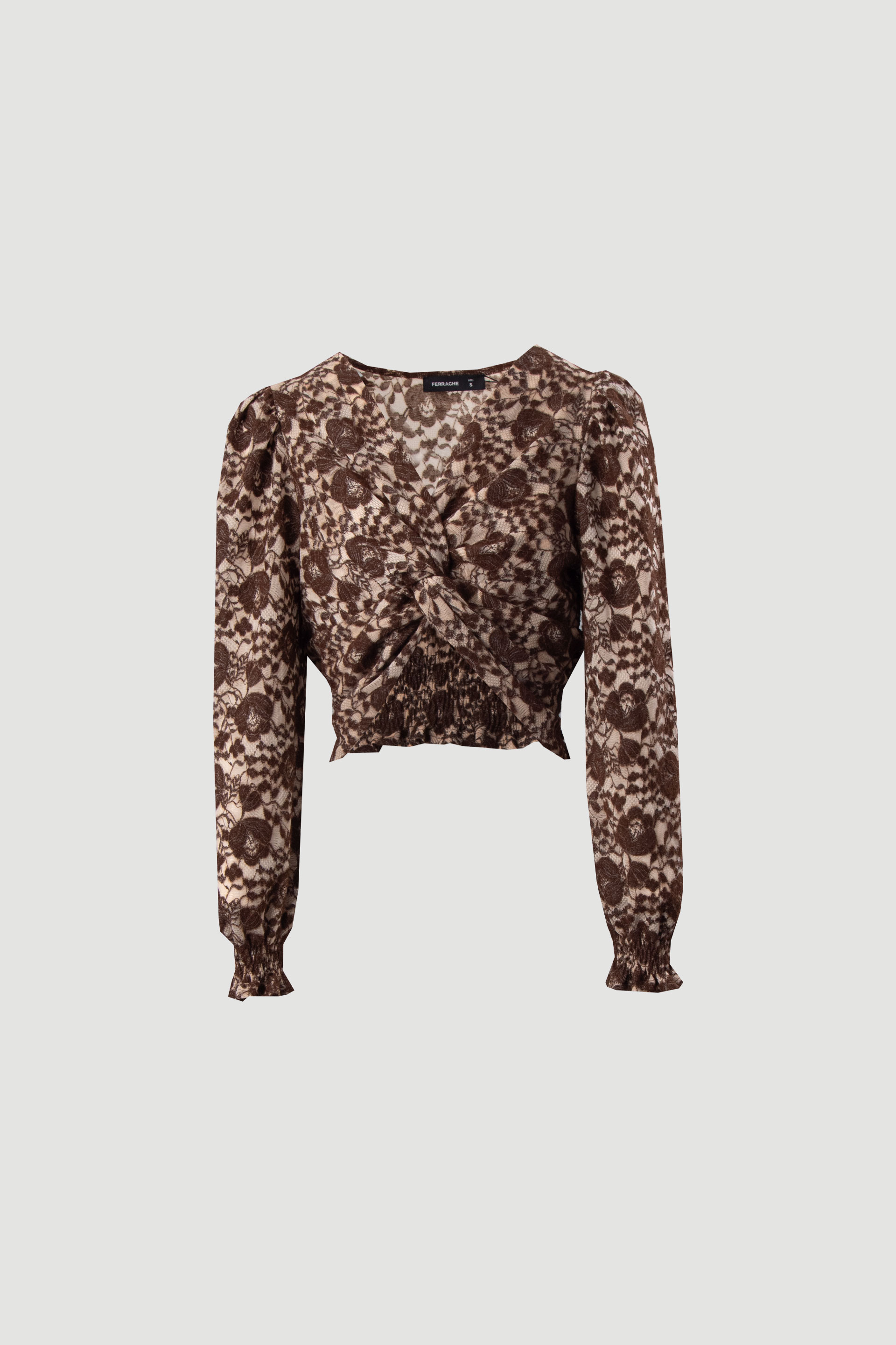 Top con detalle floral y nudo frontal