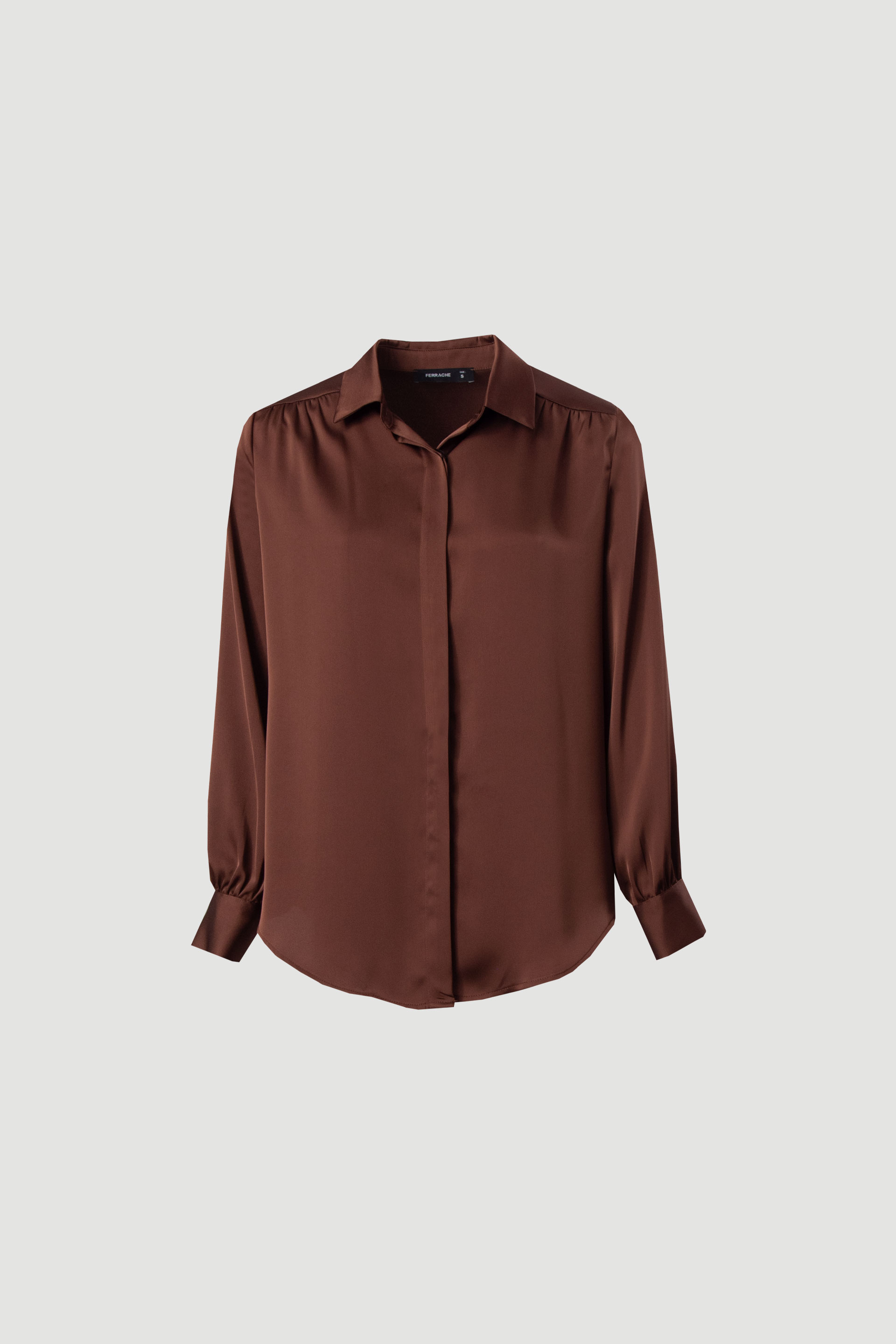 Camisa acetinada de manga comprida