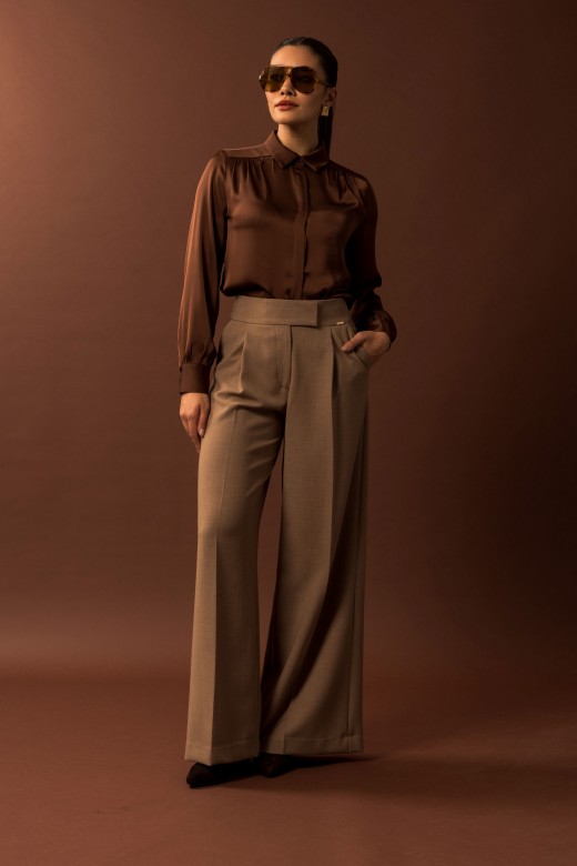 Camisa acetinada de manga comprida Camisa acetinada de manga comprida