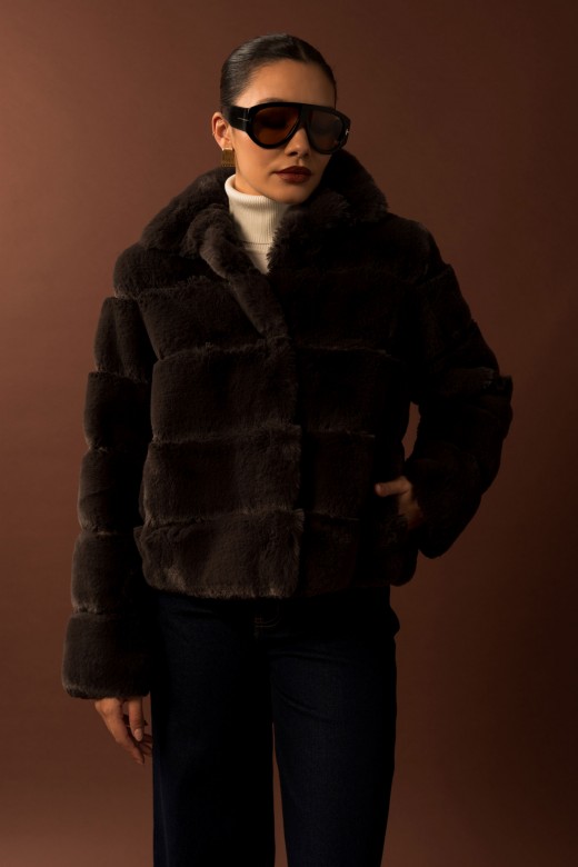 Abrigo de pelo sintético con efecto acanalado ancho Abrigo de pelo sintético con efecto acanalado ancho