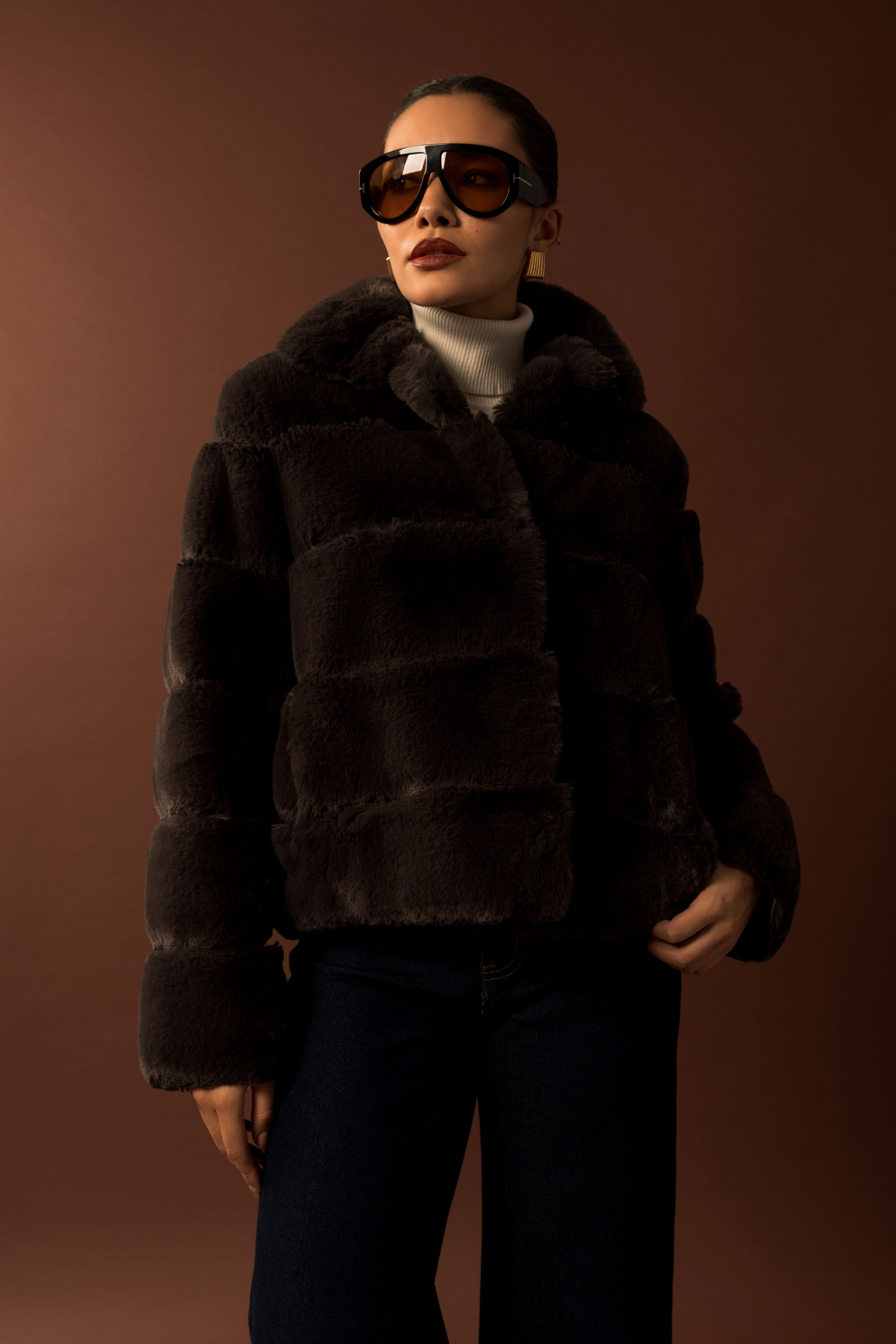 Abrigo de pelo sintético con efecto acanalado ancho