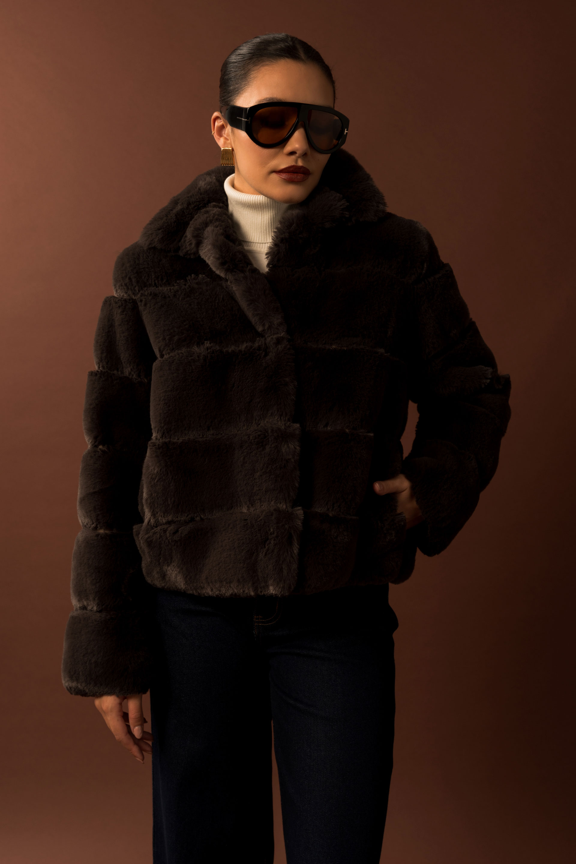 Abrigo de pelo sintético con efecto acanalado ancho