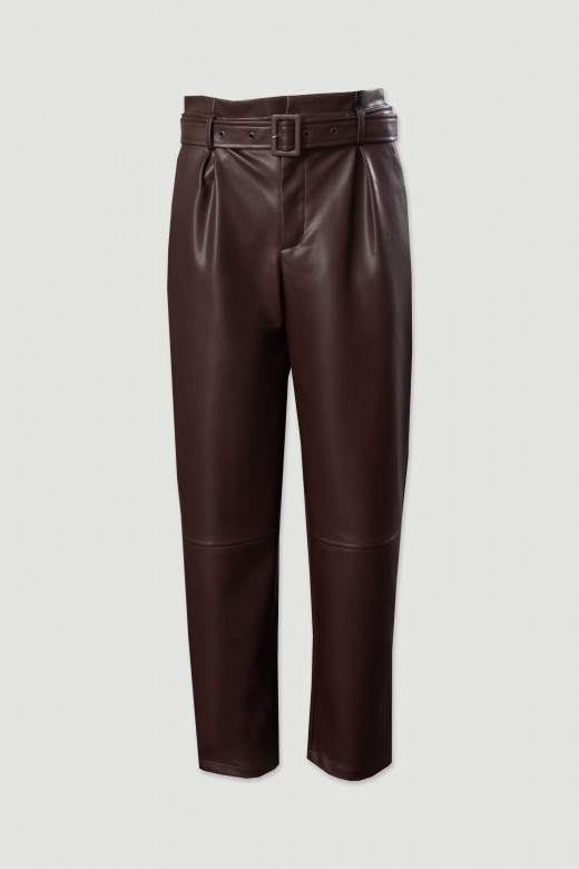 Pantalón de polipiel con cinturón Pantalón de polipiel con cinturón