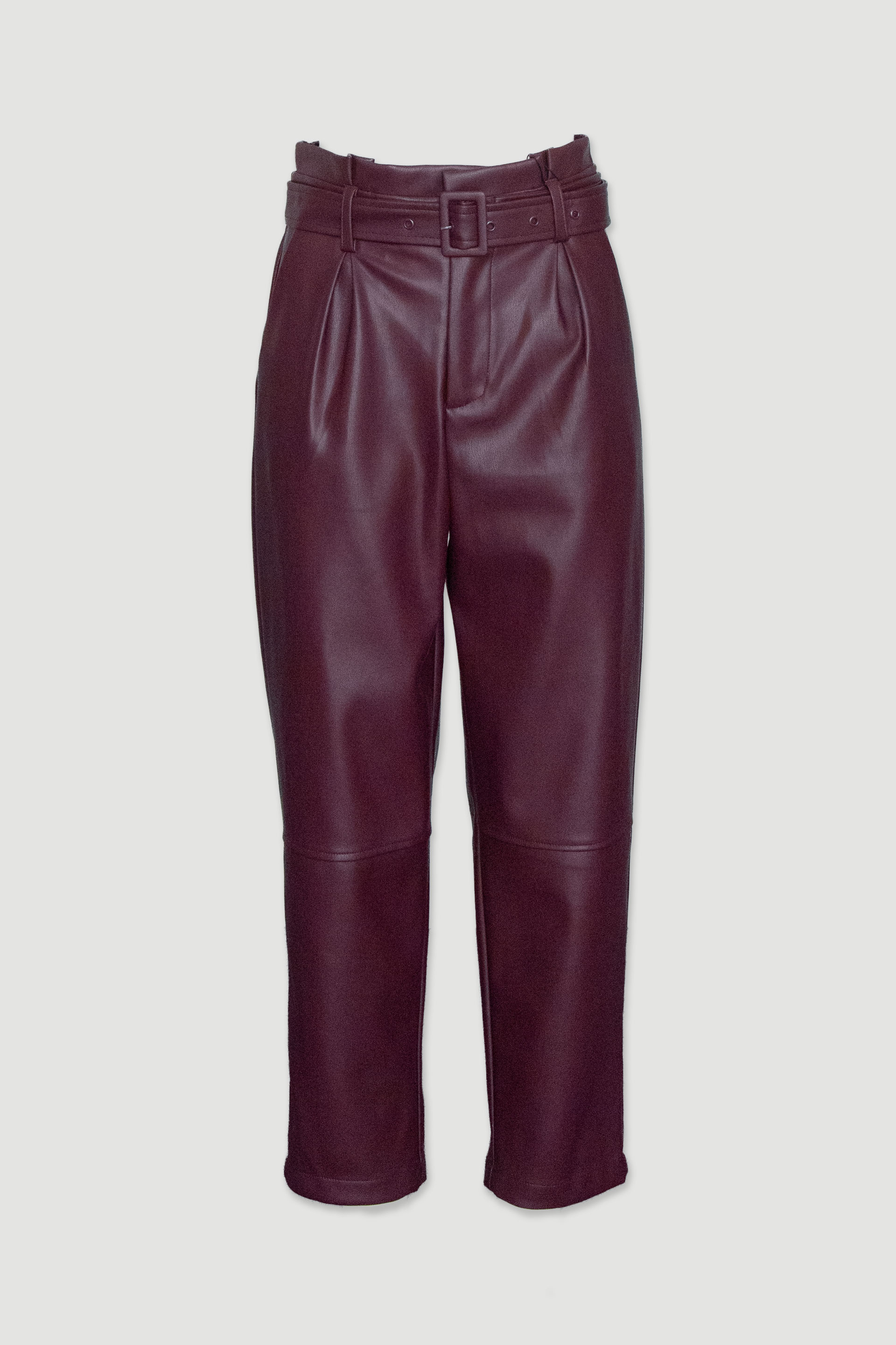 Pantalón de polipiel con cinturón