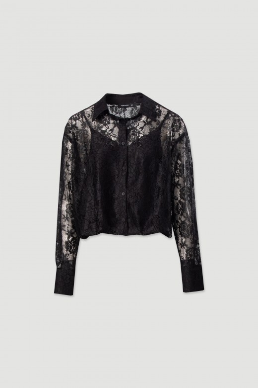 Blusa de renda e mangas compridas