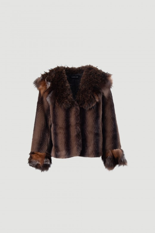 Short faux-fur coat with voluminous collar