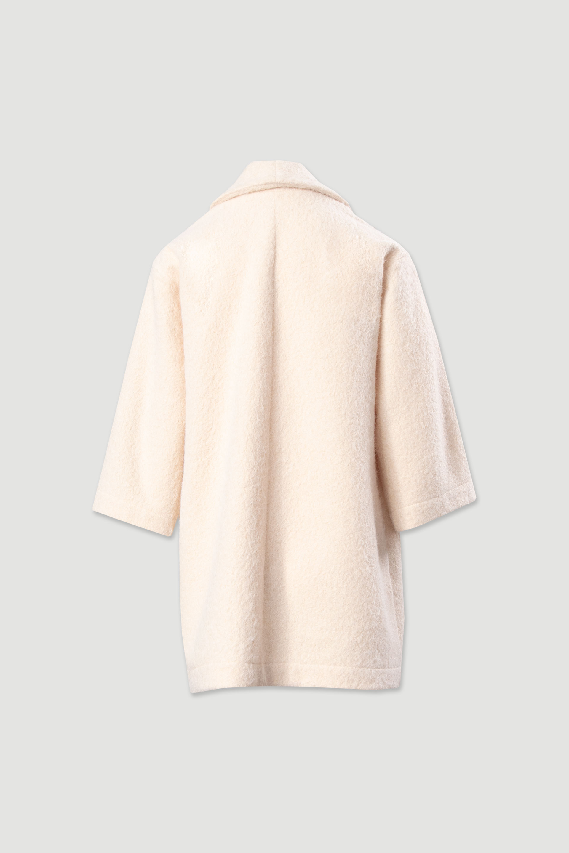 Abrigo corto de pelo con cuello amplio