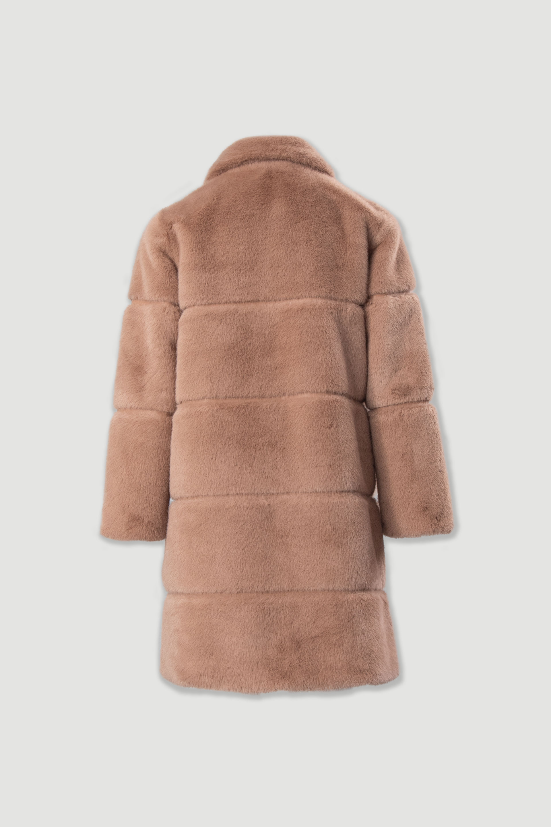 Abrigo largo de pelo sintético con efecto acanalado ancho